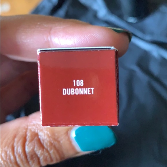 🆕 MAC Cosmetics Amplified Creme Lipstick in Dubonnet - Picture 3 of 4